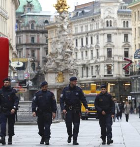 Rakúska polícia vo Viedni je v pohotovosti. Hrozia vraj útoky na kostoly.