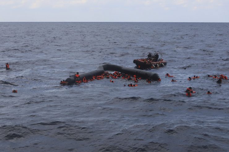 Turecká stráž pátra po nezvestných námorníkoch