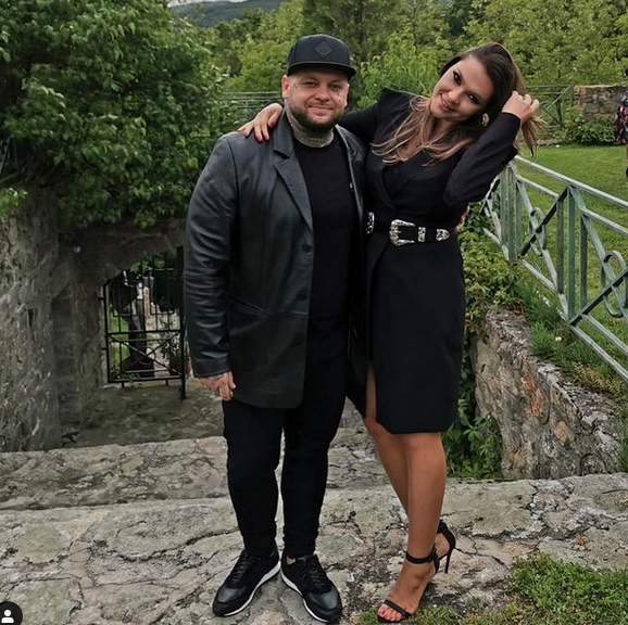 Manželka rapera Kaliho na plné ústa: „Som vyžratá!“ | Slovenské celebrity