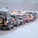 Cestári upozorňujú motoristov: Pozor na silné sneženie