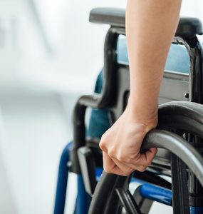 vozíčkár, invalid, ŤZP, ťažko zdravotne postihnutí