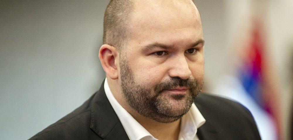 Pčolinsk&yacute; upozornil, že probl&eacute;m telef&oacute;nnych &uacute;čtov &Scaron;imečku m&aacute; aj daňov&uacute; rovinu. A čo odvody? | Spr&aacute;vy z domova