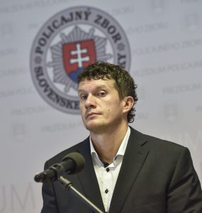 Ukončí Zurian cirkus? Známy novinár, Peter Tóth, očividne pozorne sledoval verejné vypočutie kandidáta na riaditeľa ÚIŠ, B. Zuriana.