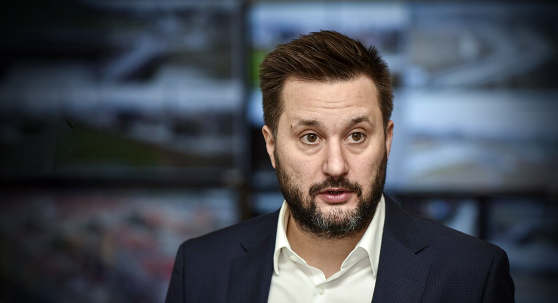 &bdquo;Hanba!&ldquo; kričali na Valla: Kontroverzn&yacute; pren&aacute;jom aj tak pre&scaron;iel zastupiteľstvom | Dom&aacute;ca politika