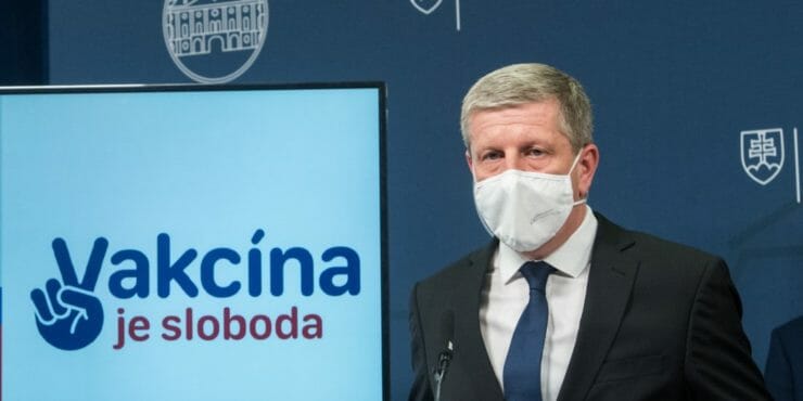 Minister zdravotníctva SR Vladimír Lengvarský (nominant OĽaNO) počas tlačovej konferencie k aktuálnej epidemiologickej situácii v súvislosti s COVID-19 v Bratislave v utorok 13. apríla 2021.