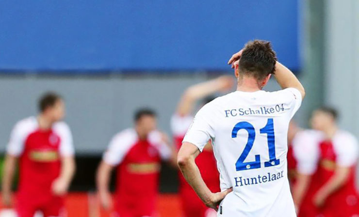 Sklamaný hráč Schalke, Huntelaar, vypadnutie