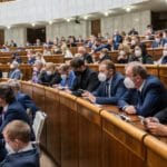 Poslanci NRSR počas rokovania 27. schôdze parlamentu v Bratislave 30. apríla 2021.