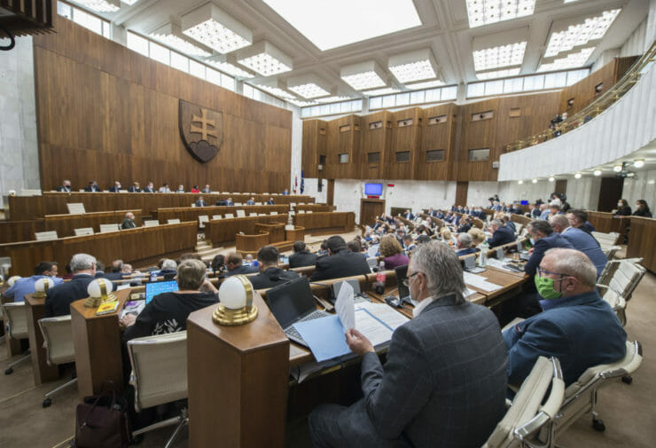 Na snímke poslanci Národnej rady (NR) SR poèas rokovania 9. schôdze parlamentu 8. júla 2020 v Bratislave. FOTO TASR - Martin Baumann *** Local Caption *** COVID-19