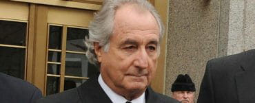 Na archívnej snímke z 10. marca 2009 americký finančník Bernie Madoff