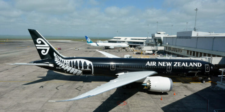 Lietadlo na letisku v Aucklande na Novom Zélande.