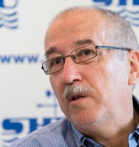 Klimatológ Pavel Faško počas brífingu Slovenského hydrometeorologického ústavu.