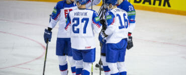 Na snímke hokejoví reprezentanti SR počas majstrovstiev sveta v Rige v roku 2021.