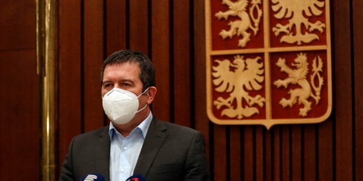 Český minister zahraničných vecí Jan Hamáček odpovedá na otázky novinárov.