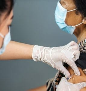 Očkovanie proti novému koronavírusu v Japonsku.