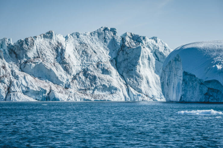 Najväčší ľadovec na svete sa po viac ako troch desaťročiach prvýkrát pohol. Oznámili to v piatok vedci, ktorých cituje tlačová agentúra AFP.