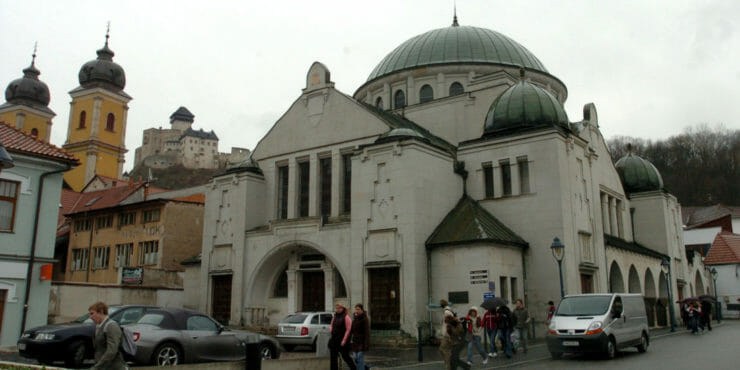 Židovská synagóga v Trenčíne .