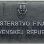 Nápis na budove, v ktorej sídli Ministerstvo financií SR na Štefanovičovej ulici v Bratislave.
