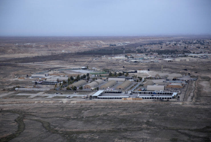 Vojenská letecká základňa Ajn al-Asad v západoirackej provincii Anbár.