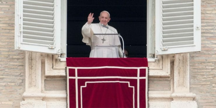 Pápež František vyzval v nedeľu 20. júna 2021 na súcit s migrantmi.