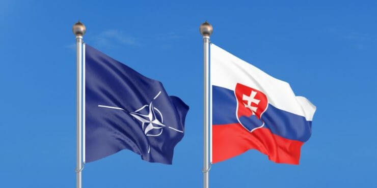 NATO a Slovensko, vlajky