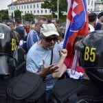 Protest proti vládnym opatreniam pred budovou Národnej rady (NR) SR v Bratislave 23. júla 2021.