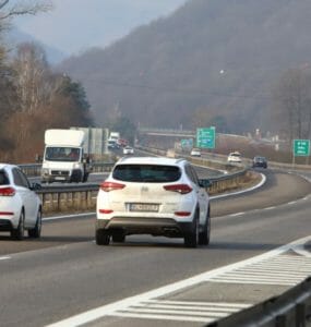 Rýchlostná cesta R1 pri odpočívadle Slovnaft medzi Zvolenom a Žiarom nad Hronom.