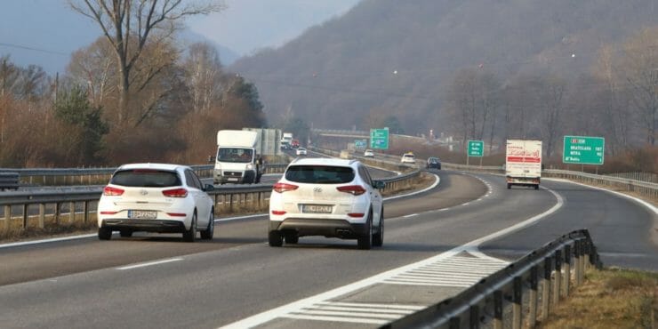 Rýchlostná cesta R1 pri odpočívadle Slovnaft medzi Zvolenom a Žiarom nad Hronom.