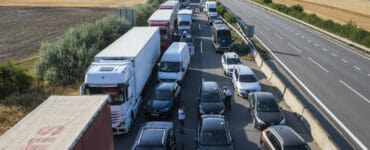 Pendleri blokujú diaľničný hraničný priechod Čunovo-Rajka.