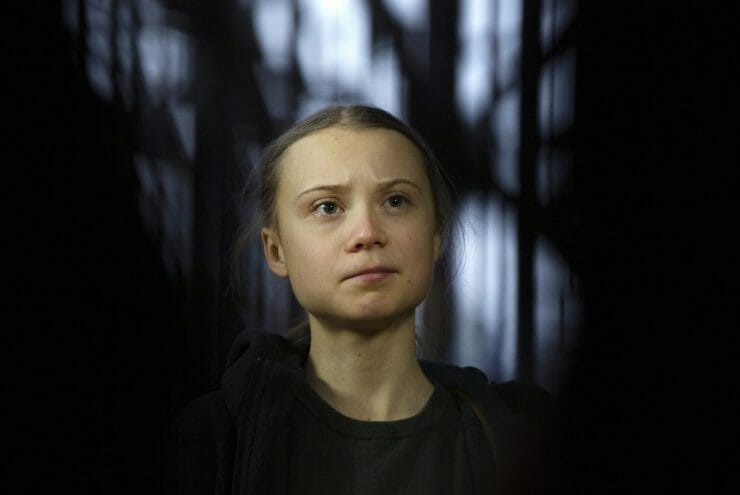 Na snímke mladá švédska ekologická aktivistka Greta Thunbergová poskytuje rozhovor médiám