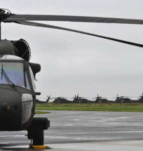 Vrtuľník UH-60 BlackHawk.