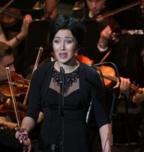 Speváčka zboru Chorus Salvatoris.