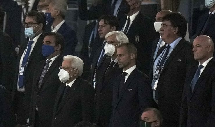 Funkcionári FIFA a UEFA počas zápasu EURA