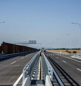 4,3 km dlhý úsek diaľnice D4 medzi križovatkami Bratislava - Petržalka a Bratislava - Juh, ktorý zahŕňa Lužný most