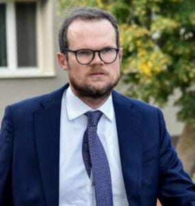 Na snímke advokát Peter Kubina prichádza na Okresný súd (OS) Bratislava III, 15. septembra 2021 v Bratislave.