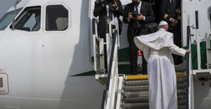 Rozlúčka s pápežom Františkom pred jeho odletom do Vatikánu na bratislavskom letisku 15. septembra 2021.