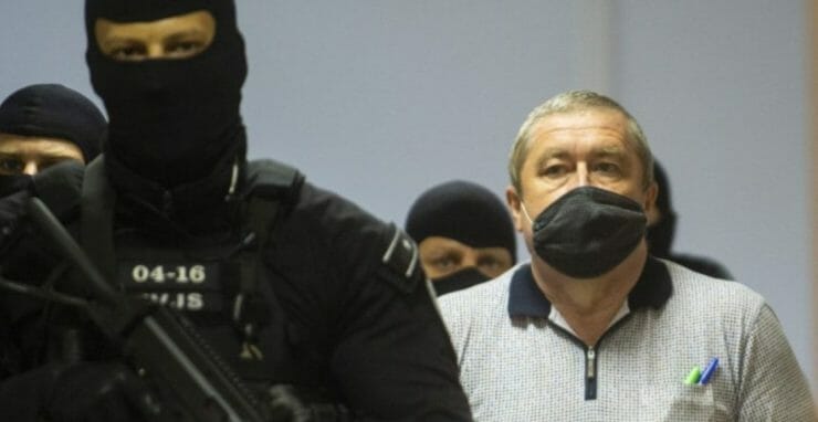 Obžalovaný bývalý špeciálny prokurátor Dušan Kováčik prichádza na hlavné pojednávanie na Špecializovanom trestnom súde (ŠTS) 17. septembra 2021 v Pezinku.