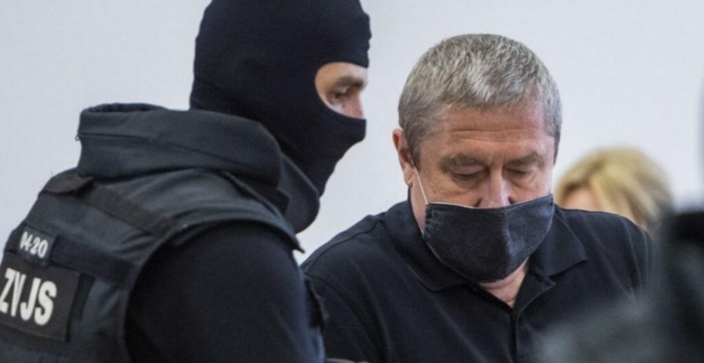 Obžalovaný bývalý špeciálny prokurátor Dušan Kováčik pred vyhlásením rozsudku na Špecializovanom trestnom súde v Pezinku 20. septembra 2021.