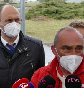Vľavo generálny riaditeľ FNsP Žilina Igor Stalmašek a vpredu medicínsky riaditeľ FNsP Igor Bízik.