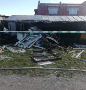 Stavba, v ktorej rodina bývala po požiari.