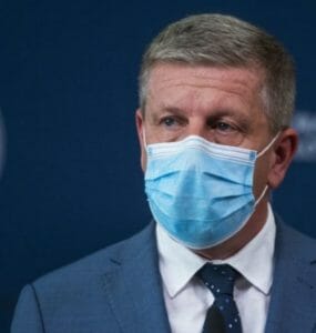 Zľava minister školstva Branislav Gröhling (SAS) a minister zdravotníctva Vladimír Lengvarský (nominant OĽaNO).