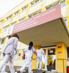 Budova, kde slávnostne otvorili zrekonštruované priestory Neuropsychiatrickej kliniky SZÚ v Psychiatrickej nemocnici Philippa Pinela v Pezinku
