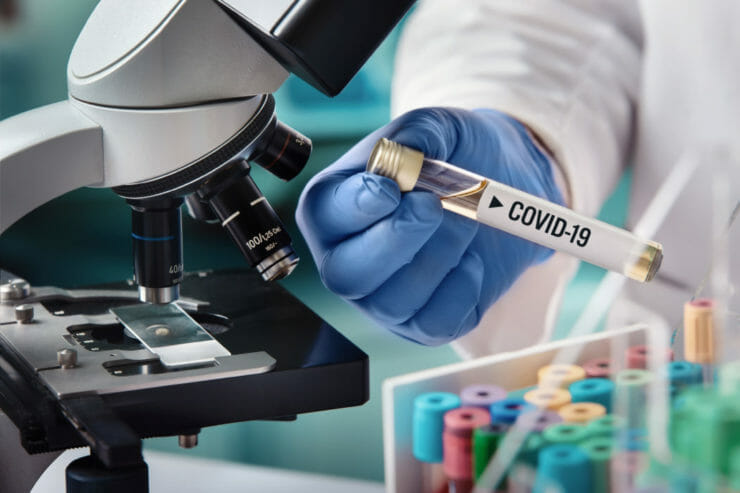 Americké ministerstvo energetiky dospelo k záveru, že pandémia COVID-19 vo svete nastala v dôsledku úniku vírusu z laboratória v Číne.
