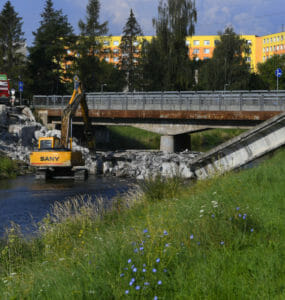 Búranie mosta pre chodcov a cyklistov na Starosaskej ulici v Spišskej Novej Vsi, ktorý sa dňa 31. júla 2020 zrútil do rieky Hornád.