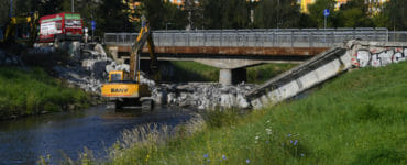 Búranie mosta pre chodcov a cyklistov na Starosaskej ulici v Spišskej Novej Vsi, ktorý sa dňa 31. júla 2020 zrútil do rieky Hornád.