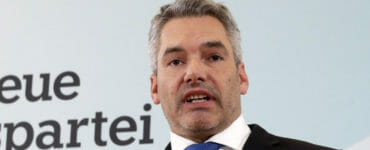 Nový dezignovaný rakúsky spolkový kancelár a doterajší minister vnútra Karl Nehammer.