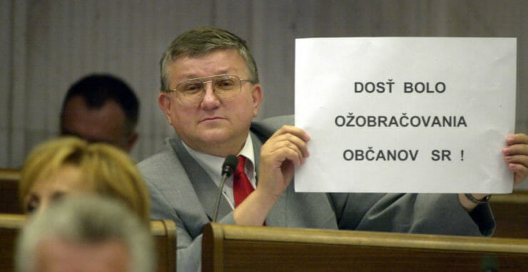 Ivan Hopta počas rokovania parlamentu v júni 2003.