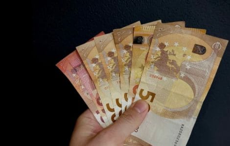 Peniaze, bankovky, eurá