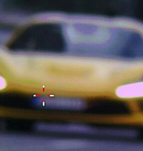 Ferrari F8, ktorého vodič poriadne prešvihol povolenú rýchlosť v meste.