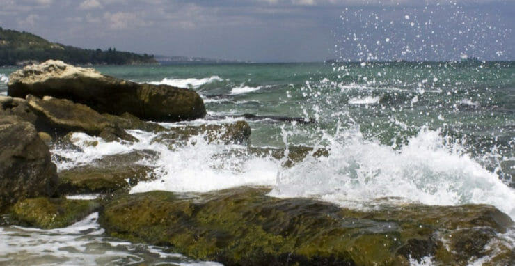 životné prostredie Stredozemné more morský prístav geoarcheológické výskumy nálezy geologické vrstvy morské dno vysoké ničivé morské vlny tsunami cunami podmorské zemetrasenie