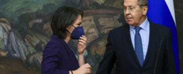Ruský minister zahraničných vecí Sergej Lavrov a nemecká ministerka zahraničných vecí Annalena Baerbocková
